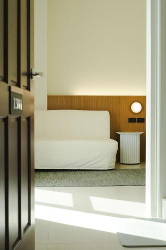 a bedroom with a white bed in a room at 蒔花澄旅 in Hengchun