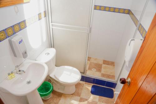 Ένα μπάνιο στο Hotel Campestre Inaoska Ecospa