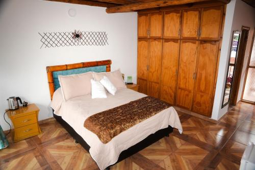 Ένα ή περισσότερα κρεβάτια σε δωμάτιο στο Hotel Campestre Inaoska Ecospa