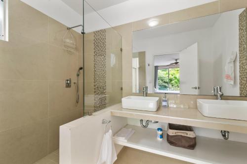 a bathroom with two sinks and a mirror at Casa Lula 5-BR Getaway in Riviera Maya in Playa del Carmen