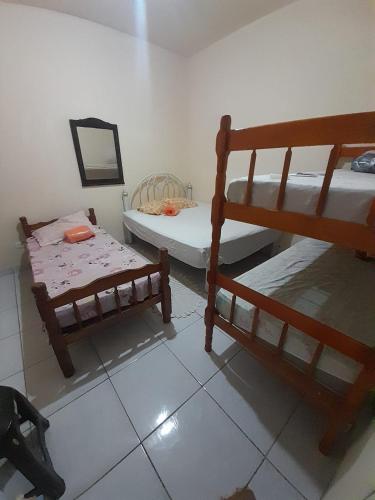 a room with two bunk beds and a mirror at Rancho da Nice in Presidente Epitácio
