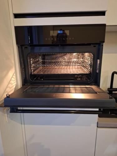 an oven with its door open in a kitchen at Het Uitzicht in Malden