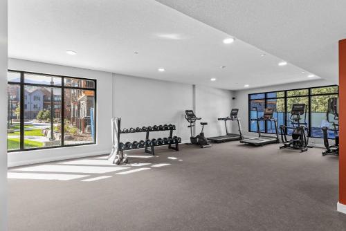 Фитнес-центр и/или тренажеры в La Sombra at Sparrowhawk Lodge Brand New 2Bd