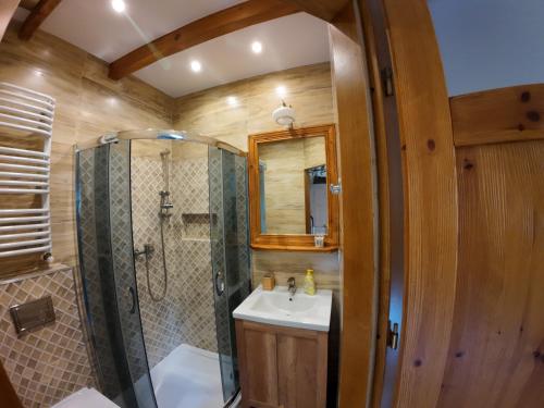 Dom przy Wodospadzie Łomniczka