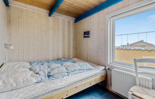 Cama o camas de una habitación en Beautiful Home In Thisted With Sauna