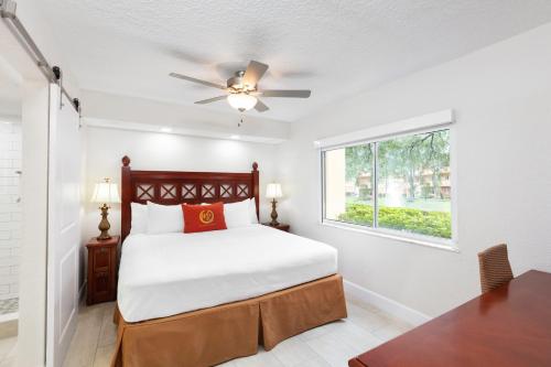 a bedroom with a bed and a window at Westgate Leisure Resort in Orlando