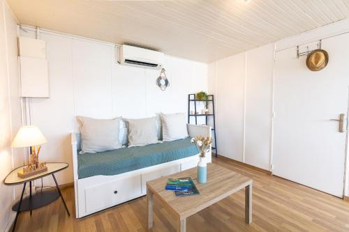 La Roche, cabanon cosy les pieds dans l’eau avec vue exceptionnelle