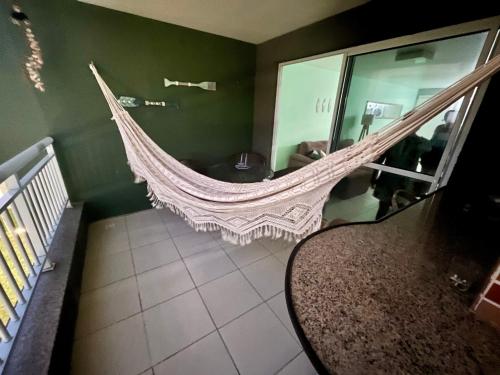 a hammock in the corner of a room at Terramaris - Paraíso Pé na areia in Aquiraz