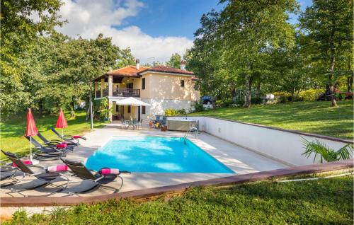 Bazén v ubytování Pet Friendly Home In Bonasini nebo v jeho okolí