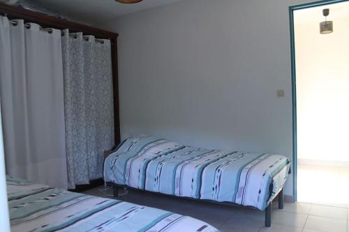 Ένα ή περισσότερα κρεβάτια σε δωμάτιο στο L'abri cévenol