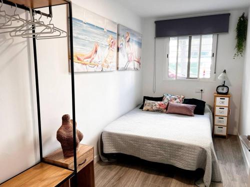 Ένα ή περισσότερα κρεβάτια σε δωμάτιο στο Casa Moderna con Garaje en Rota, cerca de Playa