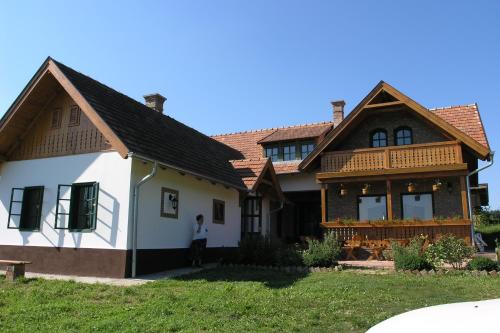 a house with a wooden roof at Faluszéli Vendégház - Boncz Porta in Nagyrákos