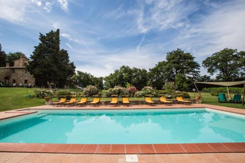 Bazén v ubytování Agriturismo Castelrotto nebo v jeho okolí