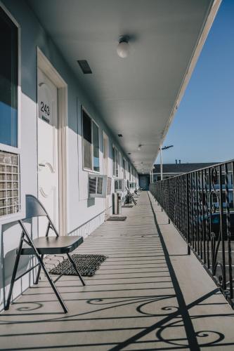 a hallway with a bench on a building at La Hacienda Motel in Seattle
