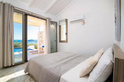 Postel nebo postele na pokoji v ubytování Villa Chrysso Horio 1 by Villa Plus