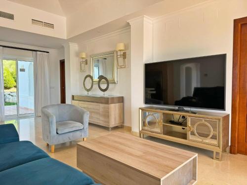 Μια τηλεόραση ή/και κέντρο ψυχαγωγίας στο Villa Los Olivos - Ole Solutions