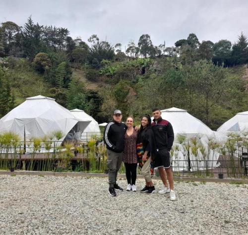 Επισκέπτες που μένουν στο La Quinta Dimensión Glamping