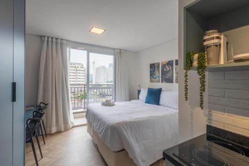 a bedroom with a bed and a large window at 360 Nações Unidas in Sao Paulo