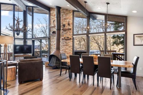 Fotografie z fotogalerie ubytování Ski In and Out, Short Walk or Drive to Ski and Bike Access, Private Hot Tub, Sleeps 6 v destinaci Park City