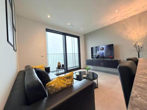 Μια τηλεόραση ή/και κέντρο ψυχαγωγίας στο Charming one bedroom flat with terrace-BELV1