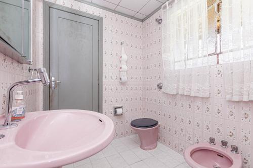 Koupelna v ubytování Memora Guesthouse Curitiba - Quartos em Casa próximo ao Parque Bacacheri