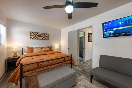 a bedroom with a bed and a tv and a couch at Skyes Hideaway Walk to Lifts in Angel Fire