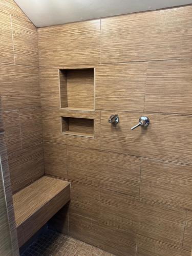 Bagno di Douglas House