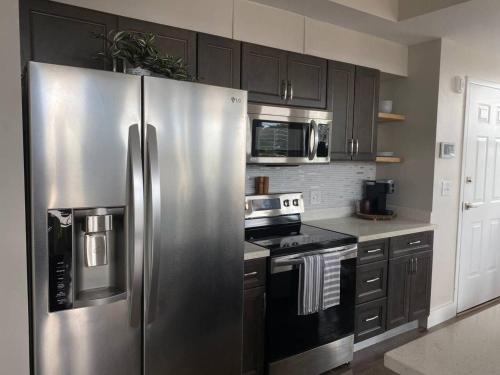 Η κουζίνα ή μικρή κουζίνα στο Downtown, contemporary, 2 bedroom, Roof Terrace! 3B