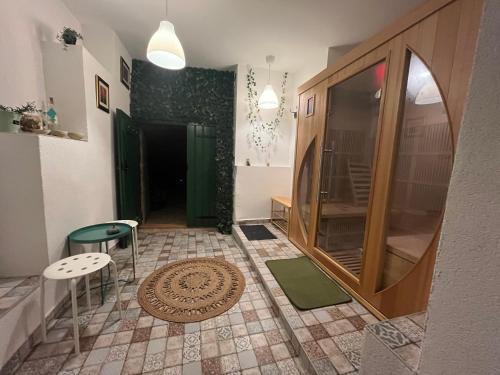 Koupelna v ubytování Ladislaus Schnaps-Haus Falusi Vendégház