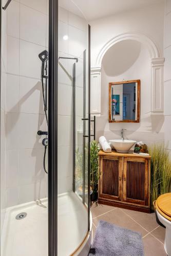 a bathroom with a shower and a sink at Nancy Vieille Ville Stanislas in Nancy