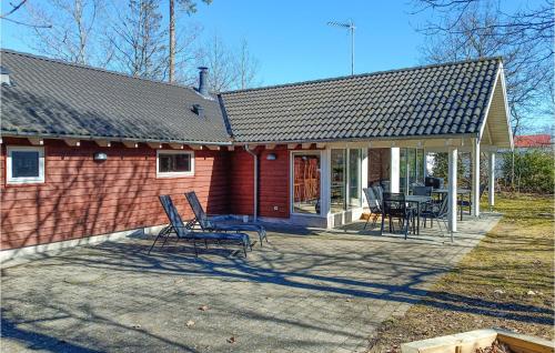 a red brick house with chairs and a table at Pet Friendly Home In Köpingsvik in Köpingsvik