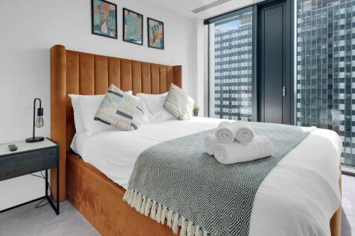 Postel nebo postele na pokoji v ubytování Mercian Luxury Serviced Apartments- Birmingham City Centre - Better and bigger than a hotel!