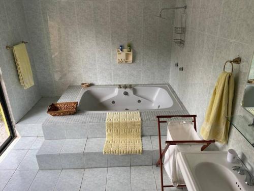 Un baño de Casa Pino Residencia de Lujo - Alberca con Caldera Incluido
