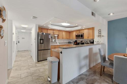 Η κουζίνα ή μικρή κουζίνα στο Ohana Bliss l 2 Pools l Walk to Beach