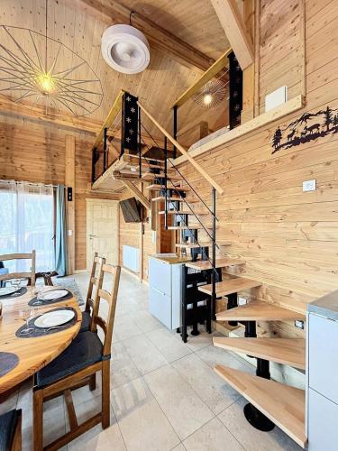 Photo de la galerie de l'établissement P'tit Chalet - CHALET 6 PERSONNES 75m² MAE-6701, à Villarembert