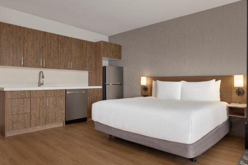 Postel nebo postele na pokoji v ubytování Hyatt Place Windsor