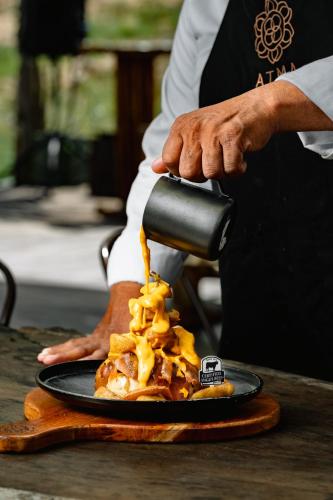 Jídlo v hotelu nebo okolí