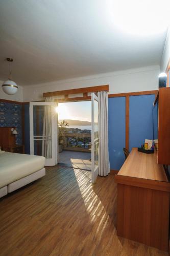 a bedroom with a bed and a sliding glass door at Hotel Boutique Casa Recreo in Viña del Mar
