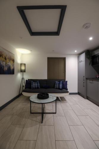 Χώρος καθιστικού στο Modern 2 Bed Apartment in Bicester Town Centre