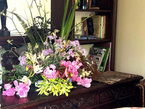 a bunch of flowers sitting on top of a table at Blue Mountains Ferncreek studio retreat pet friendly in Hazelbrook