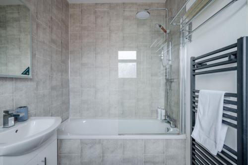 Vannituba majutusasutuses Anjore House - Belfast Serviced Apartment