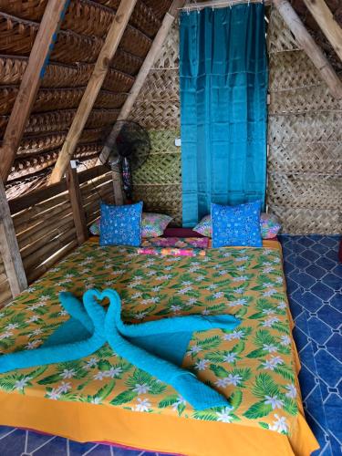 Ένα ή περισσότερα κρεβάτια σε δωμάτιο στο Te Fare Ninamu Maupiti