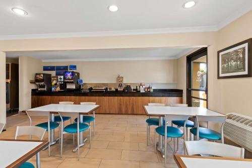 a restaurant with tables and chairs and a counter at Best Western Date Tree Hotel in Indio