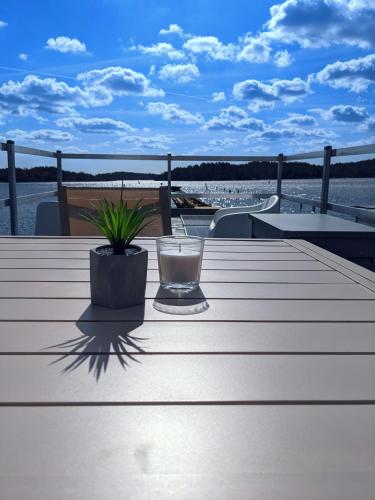 Fotografie z fotogalerie ubytování Hausboot Rooftop v destinaci Blankaholm