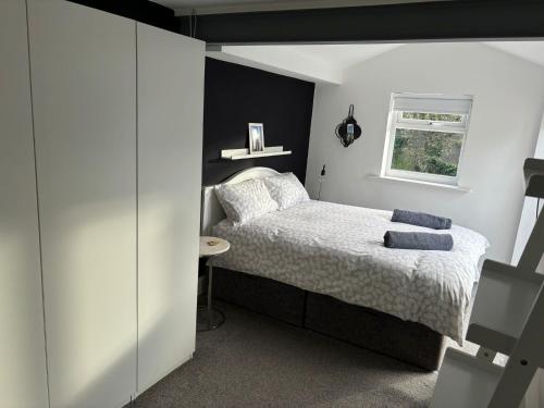 a small bedroom with a bed and a window at Williamson House Lancaster in Lancaster