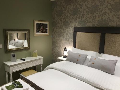 Ein Bett oder Betten in einem Zimmer der Unterkunft Greyhound Inn Wilton