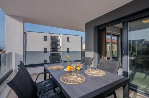 Apartments with parking space Vantacici, Krk - 23582