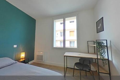 a bedroom with a desk and a bed and a window at 3 bedrooms-Very bright and spacious appt- wifi in Toulon