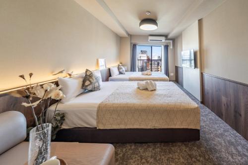 Postel nebo postele na pokoji v ubytování Apartment Hotel 11 Tsutenkaku