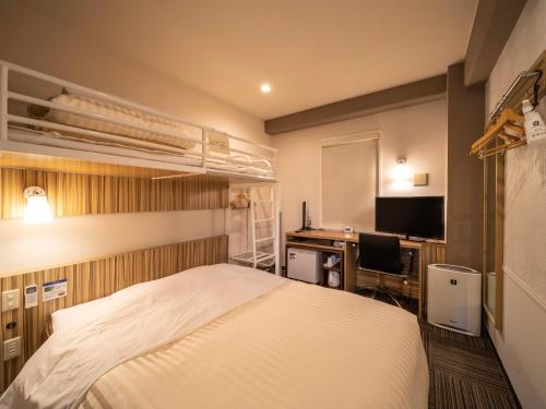 Postel nebo postele na pokoji v ubytování Super Hotel Kochi